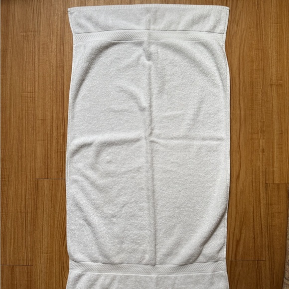5 Utopia White Bath Towels - Picture 6 of 6